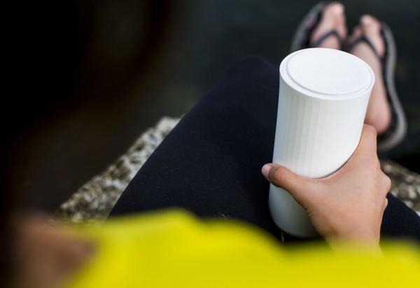 This smart cup tracks your caffeine and water intake