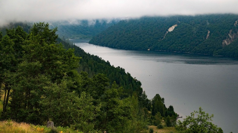 Lake under a layer of clouds