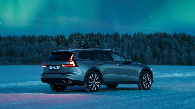 Volvo V60 Cross Country T5 under the northern lights