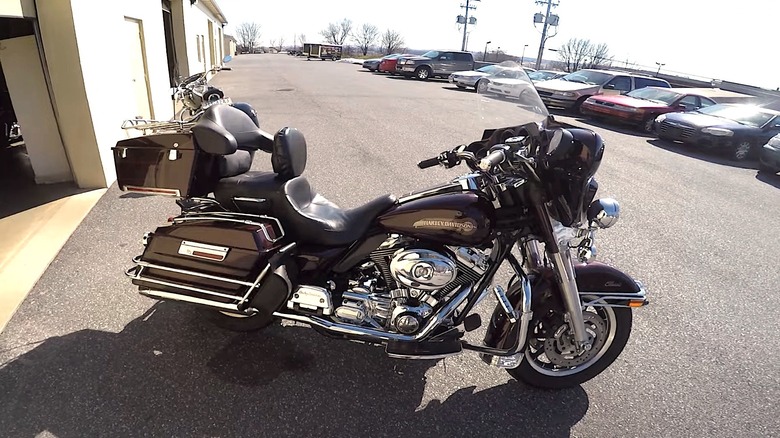 2005 Electra Glide on display in parking lot