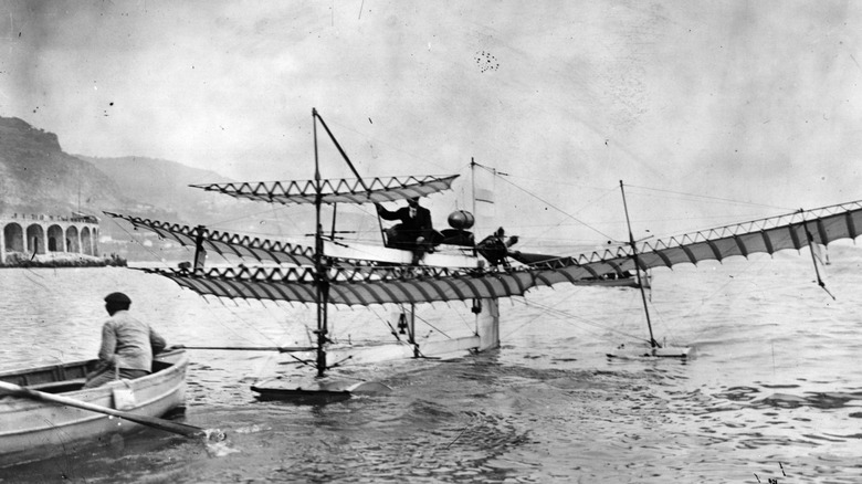 Monsieur Henri Fabre's hydroplane in water.