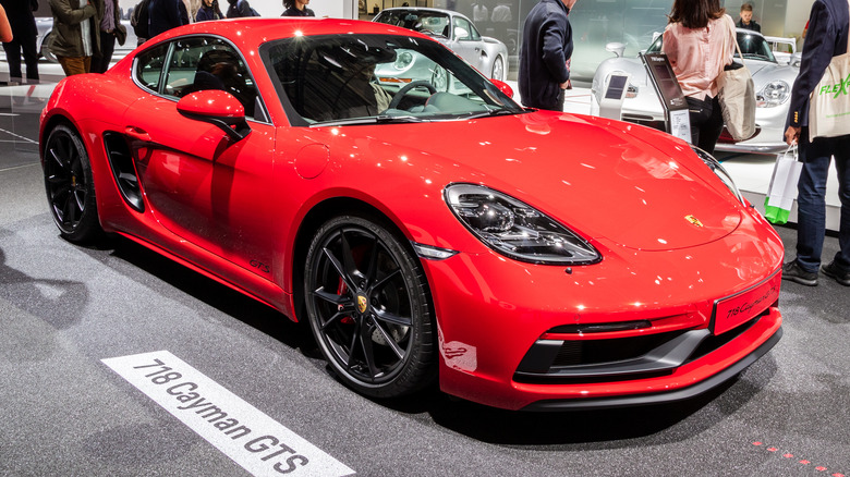 2018 Porsche 718 Cayman GTS red