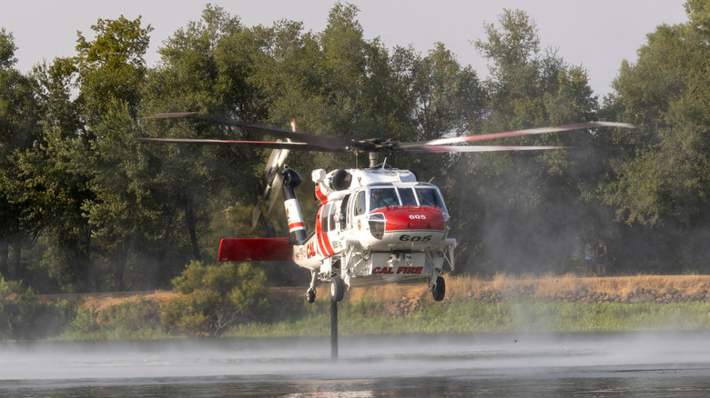 Aa CalFire Sikorsky helicopter siphoning water from a waterbody