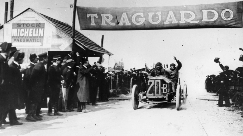 Black and white phot of a 1907 finisher of the Targa Florio race