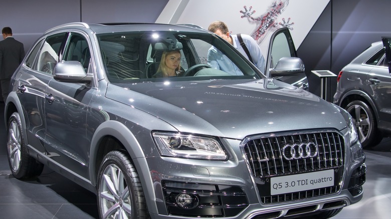 2014 Audi Q5 being presented to a driver