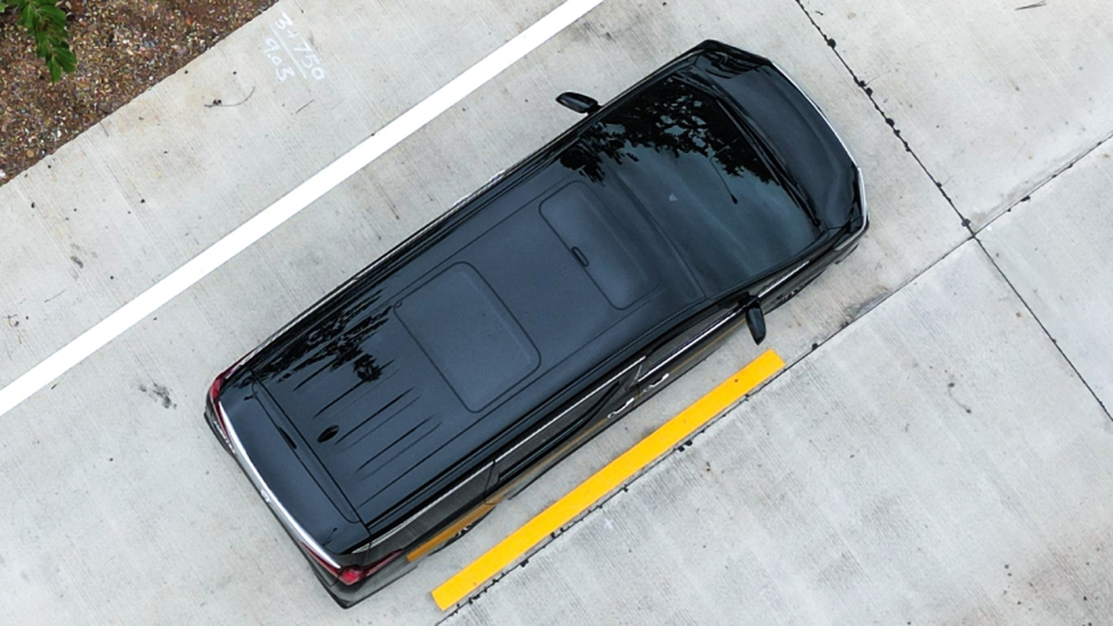 What Are Those Ridges On The Roof Of An SUV For?