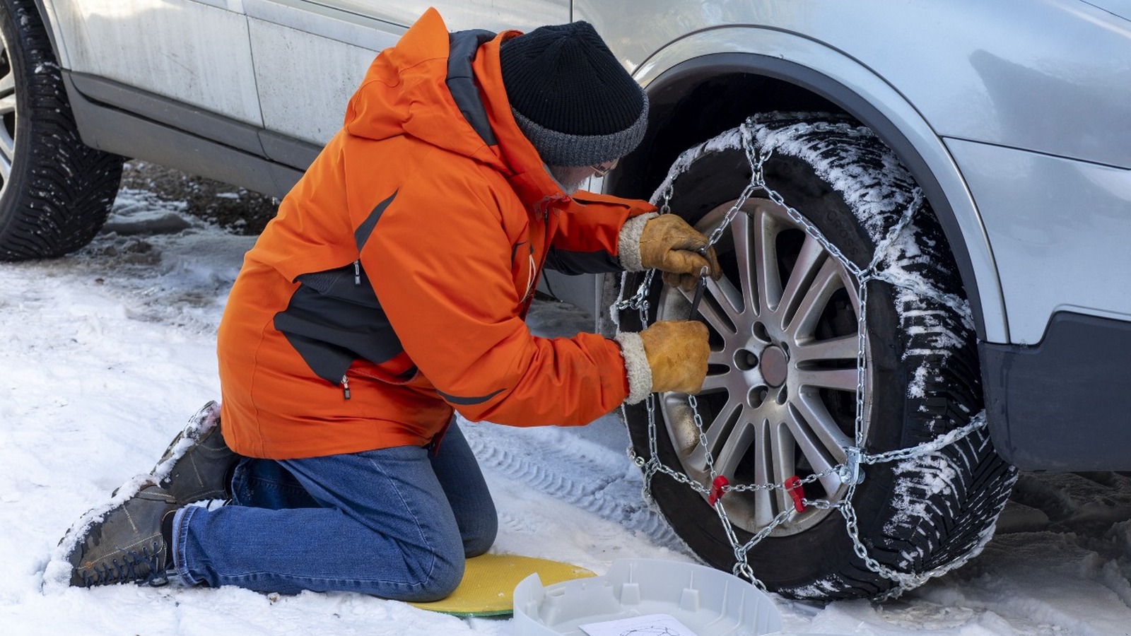 What Are Tire Chains And When Should You Put Them On Your Car?