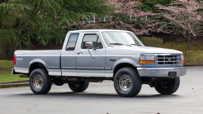 Pickup truck with XL tires