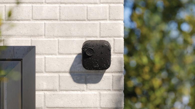 Blink Outdoor 4 with water splashes mounted on outside wall