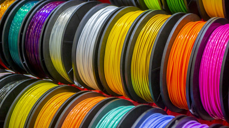 Multicolor assortment of 3D printing filaments on spools