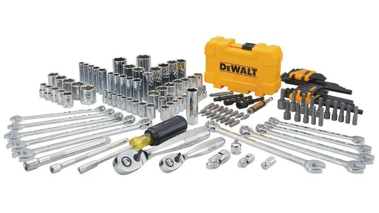 DeWalt 142 piece mechanic's tool set