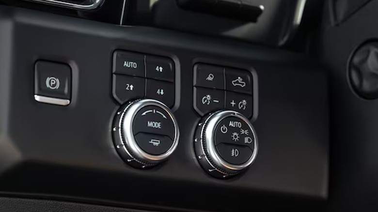 Sierra Truck Traction Select System controls