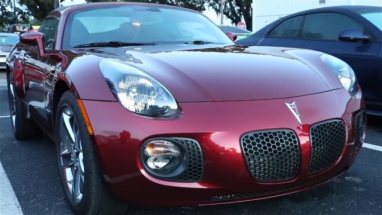 Pontiac Solstice GXP parked front end