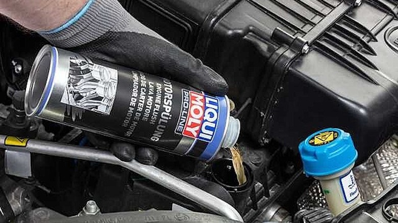 Liqui Moly pro-line engine flush being poured