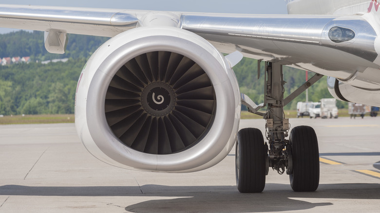 The engine of a Boeing 737