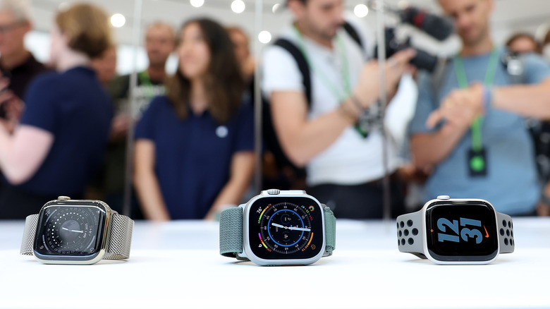 The Apple Watch Series 8, Apple Watch Ultra, and Apple Watch SE on a table.