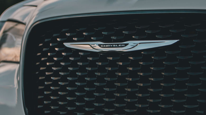 Chrysler 300S grille close up