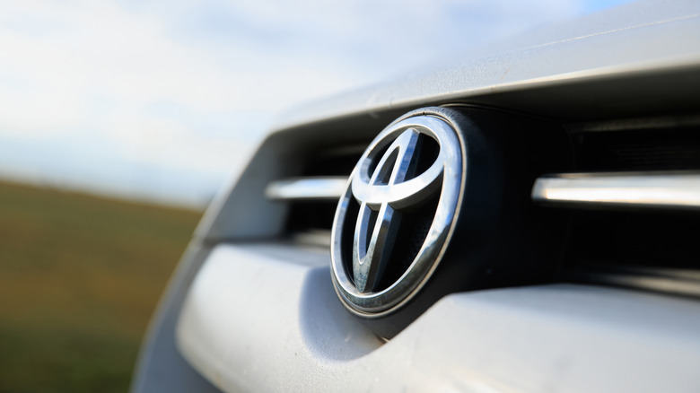 A Toyota logo on the front of a car