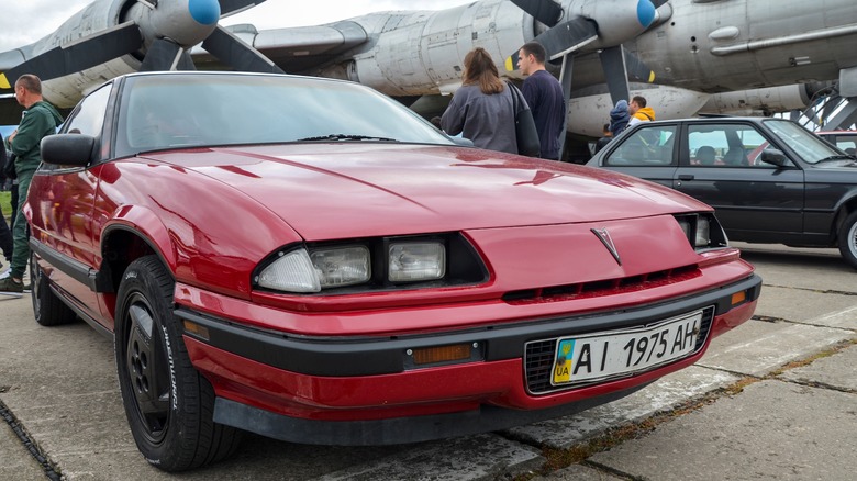 A 1988 Pontiac Grand Prix, near identical to the 1989 model