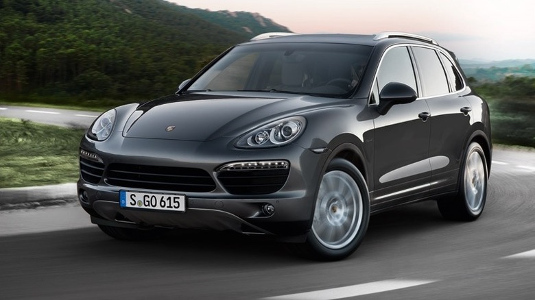 Front action shot of a V8 diesel-powered Porsche Cayenne S