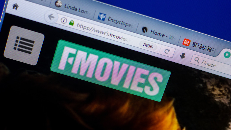 Piracy site FMovies on screen.