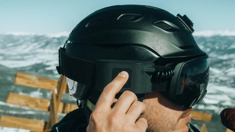 Rekkie AR goggles on man on ski slope