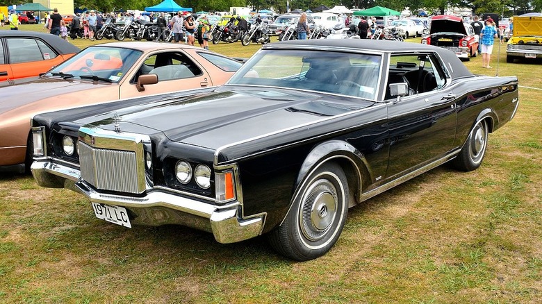 A 1971 Lincoln Continental Mark III on display at a car show.