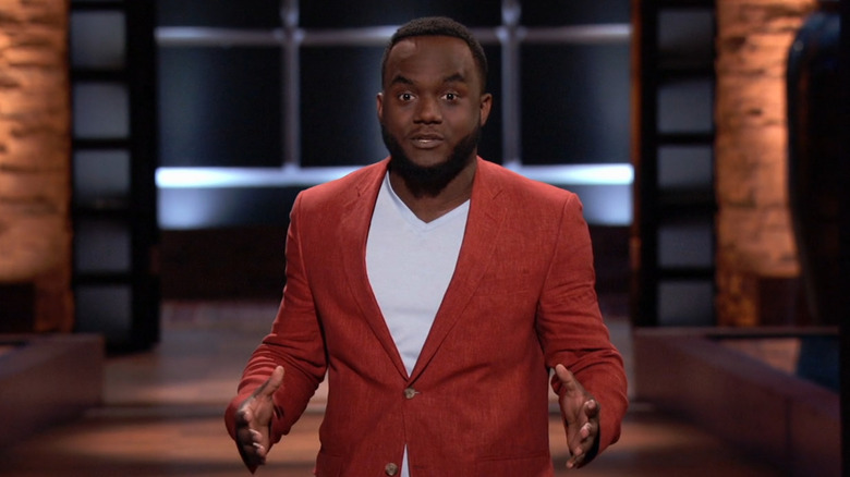 Dmitri Love pitching Bundil on "Shark Tank"