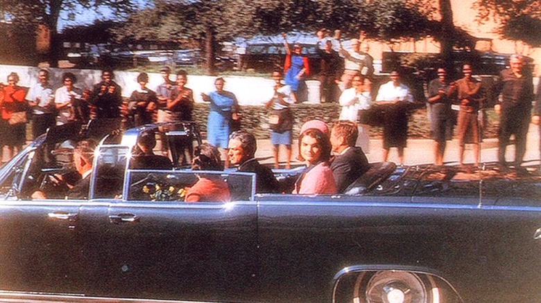 Kennedy motorcade before assassination