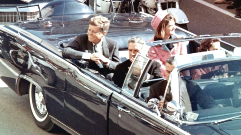 Kennedy motorcade before assassination