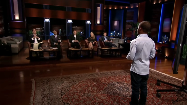 Christopher Gray presenting his app to the Sharks Mark Cuban, Daymond John, Kevin O'Leary, Lori Greiner, and Robert Herjavec