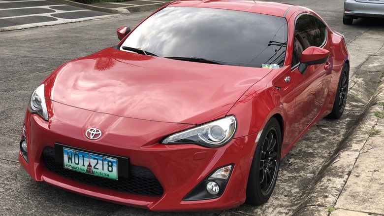 red Toyota 86