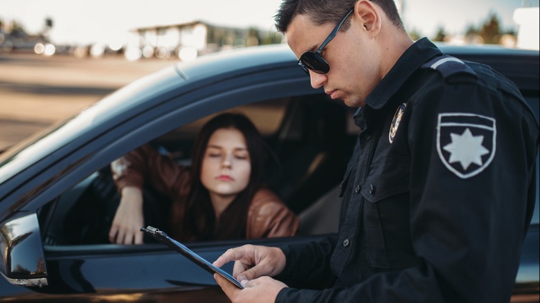 Cop explaining to a driver