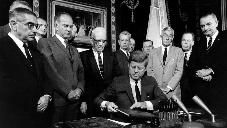 JFK signing test ban