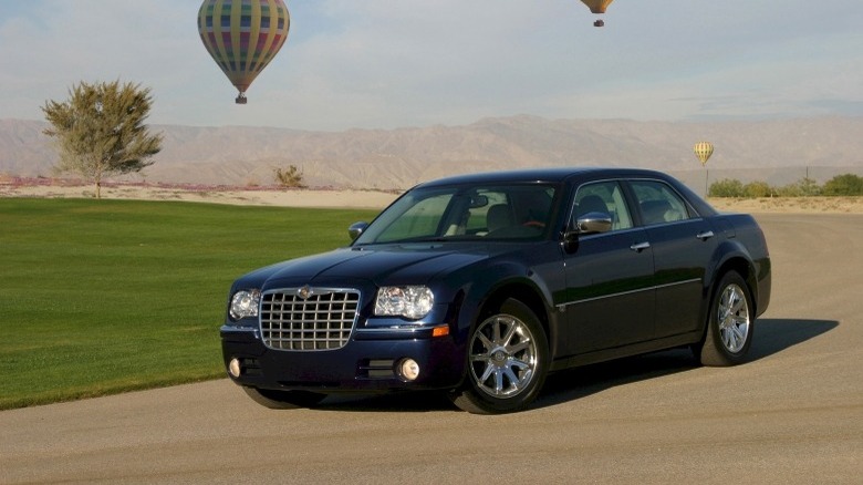 2005 Chrysler 300C front 3/4 shot