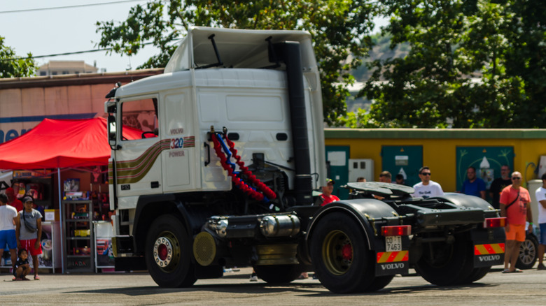 Bobtail truck