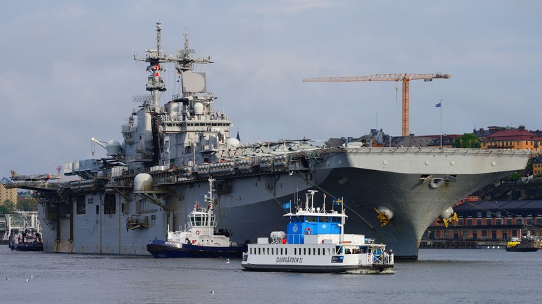 USS Kearsarge anchored at port