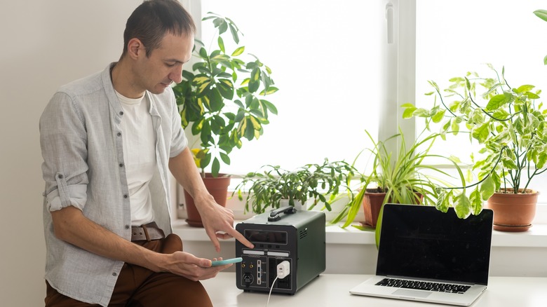 Inverter generator on desk