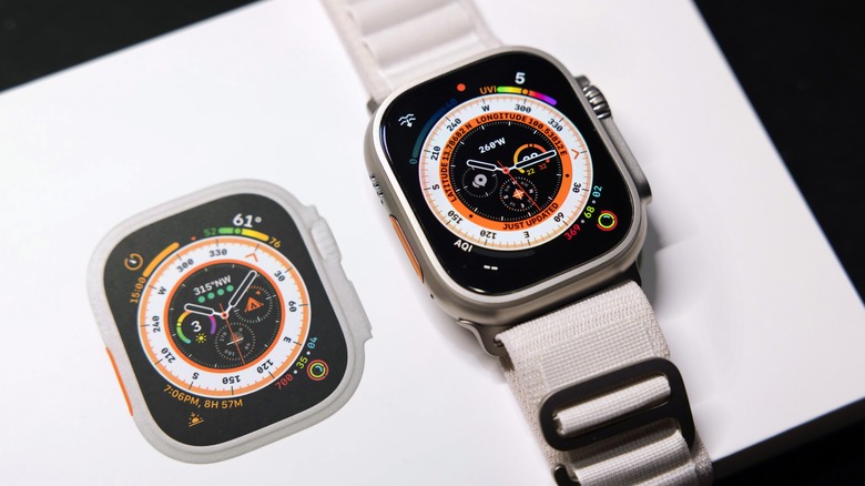 Apple Watch Ultra display clock