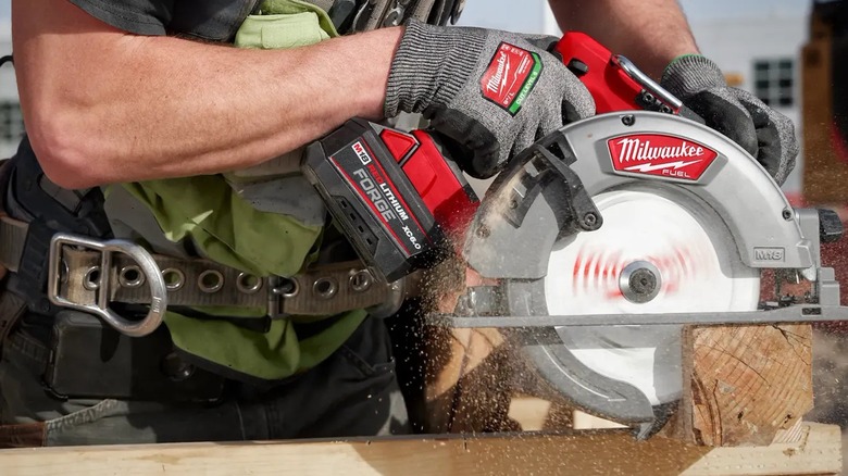 Cutting lumber with cordless circular saw