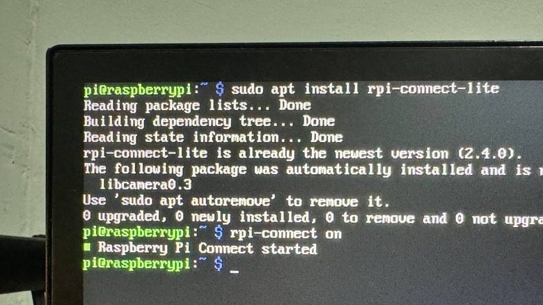 Monitor showing Raspberry Pi Connect enabled on Raspberry Pi OS Lite