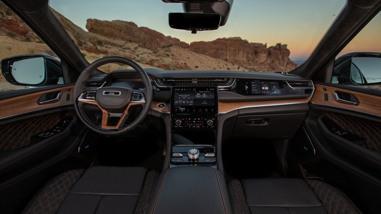 Jeep Grand Cherokee interior