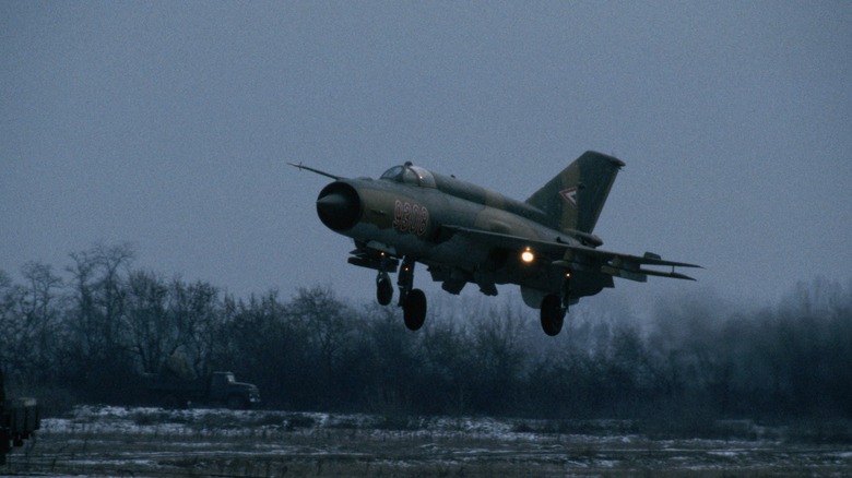 landing MiG-21