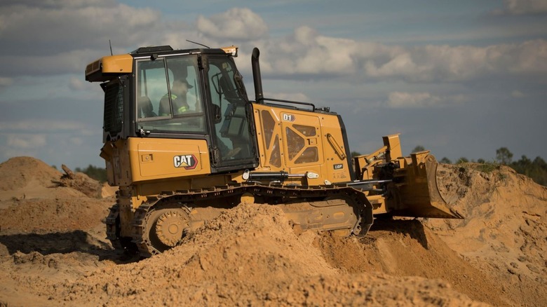 D1 Small Dozer on dirt