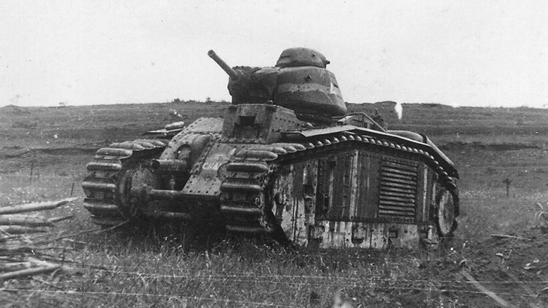 Char B1 Bis off-roading on battlefield