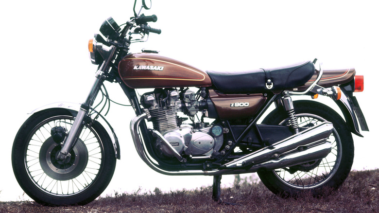 kawasaki z900 motorcycle on grass