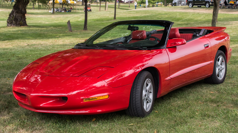 Front 3/4 view of fourth-generation Pontiac Firebird Formula