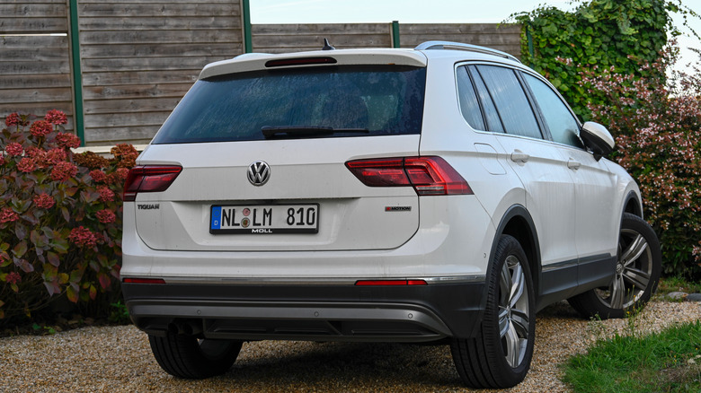 2018 white VW Tiguan