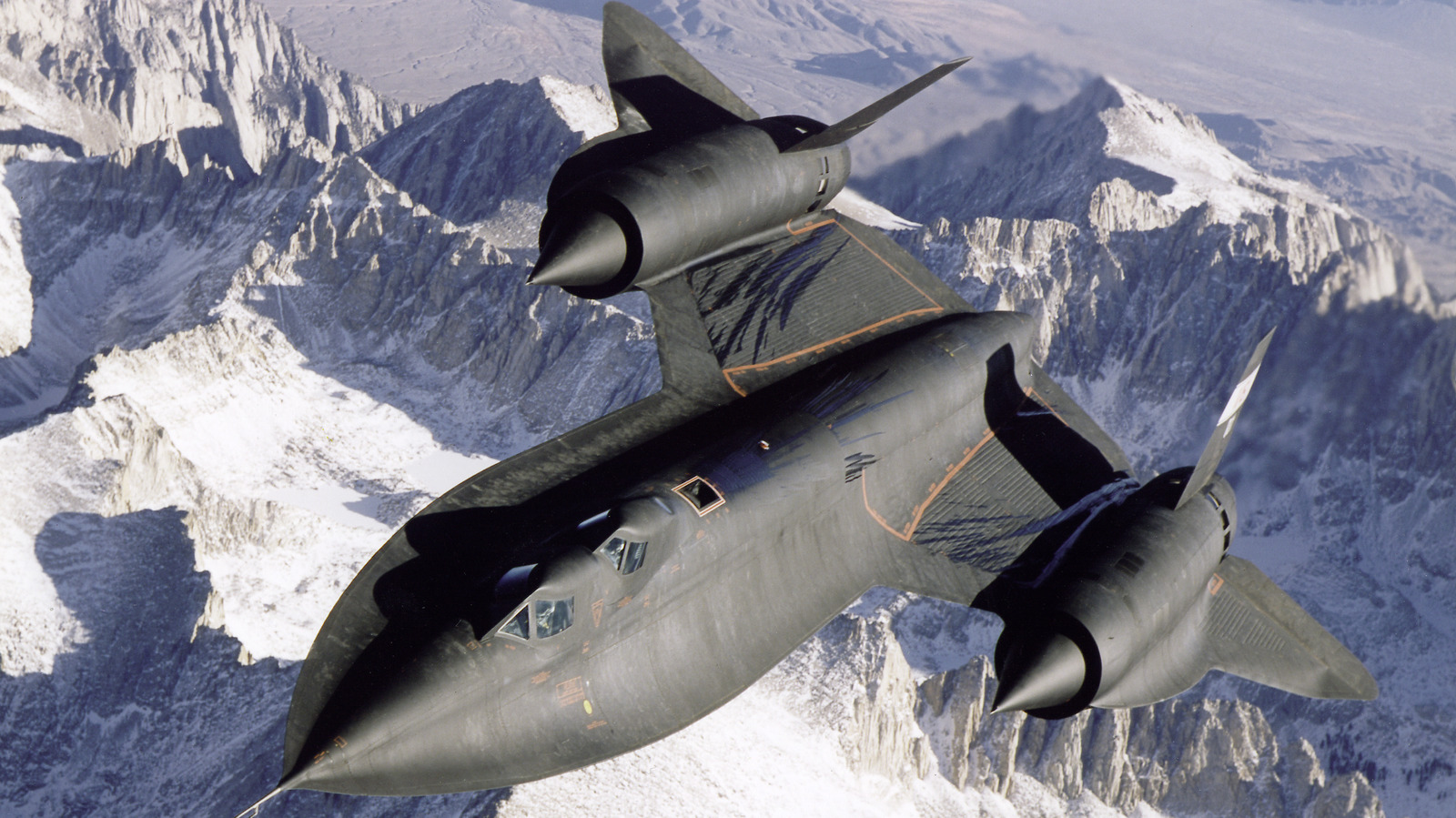 What Makes The Windshield Of An SR-71 Blackbird Jet So Special?