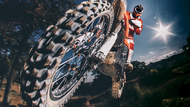 What PSI Should Dirt Bike Tires Be? How To Determine Tire Pressure